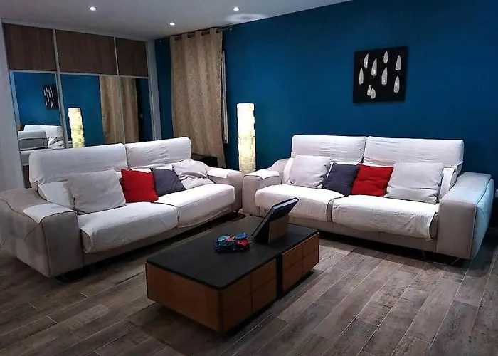 빌라 M Comme Maison A La 라론드레모레