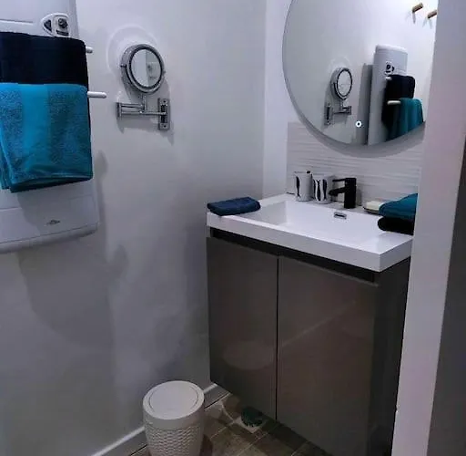 M Comme Maison A La 빌라 라론드레모레